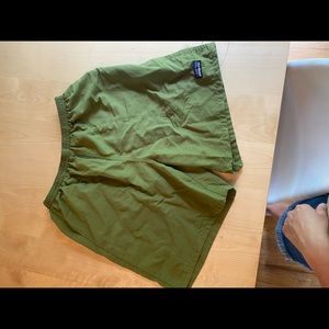 Patagonia men’s baggies shorts size Medium, olive